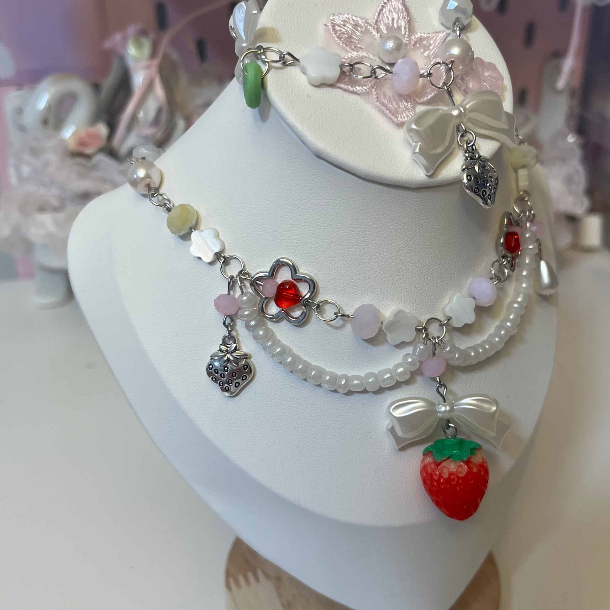 Pack Distributeur De Shortcakes Aux Fraises + 100 Breloques + 100 Bracelets
